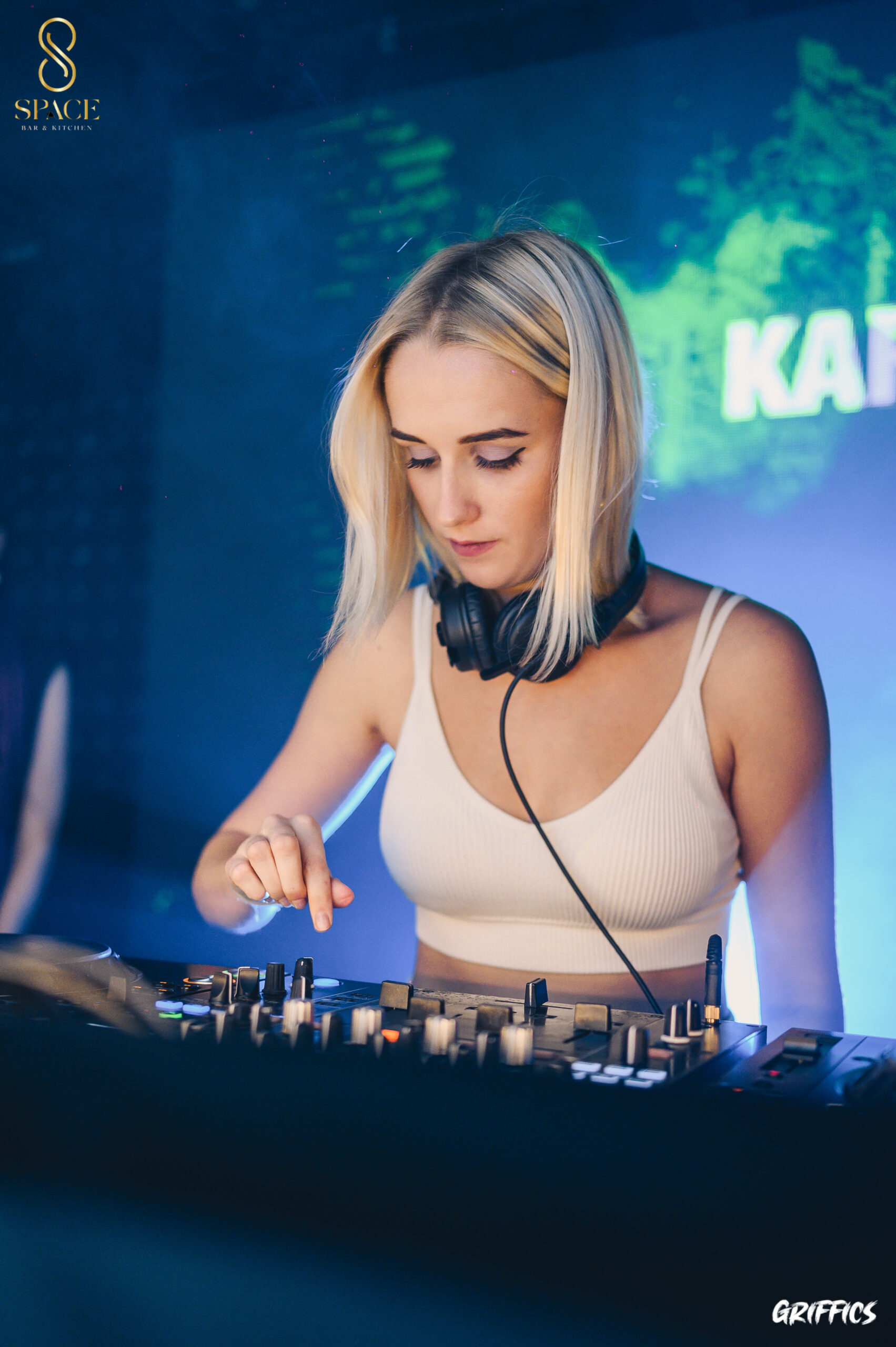 International DJ